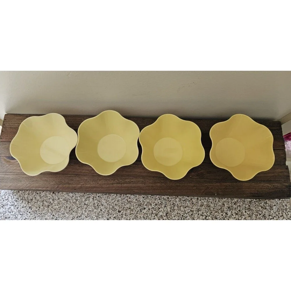Greg Natale – Set of 4 Melamine Bowls Shades Of Yellow Excellent Condition